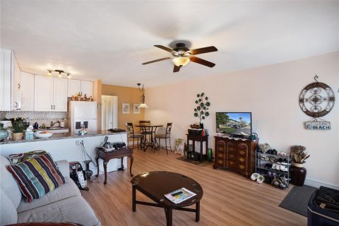Condo in Hallandale Beach, Florida, 1 bedroom  № 1772313 - photo 3