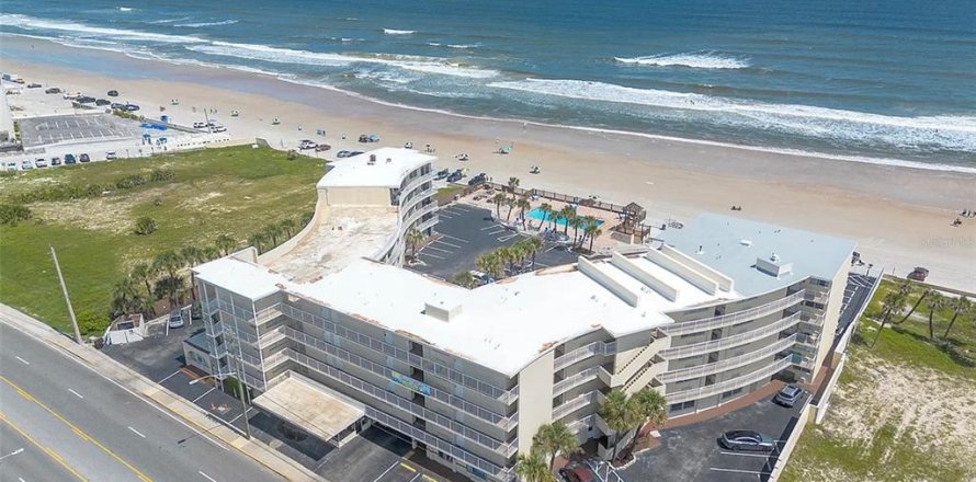Condominio en Daytona Beach, Florida, 3 habitaciones № 1772234