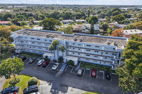 Condominio en venta en Oakland Park, Florida, 2 dormitorios, 90.58 m2 № 2029538 - foto 2