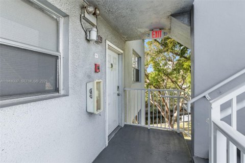 Condominio en venta en Oakland Park, Florida, 2 dormitorios, 90.58 m2 № 2029538 - foto 4