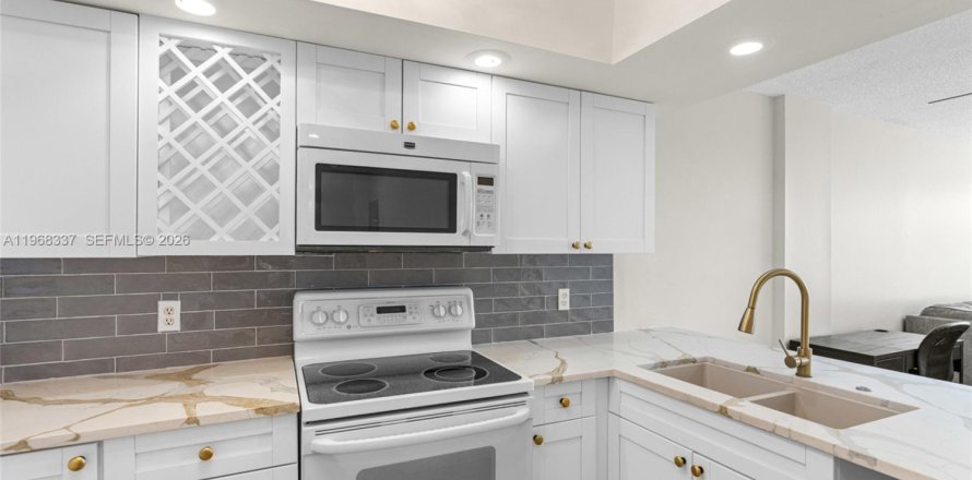 Condominio en Oakland Park, Florida, 2 dormitorios № 2029538