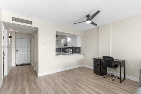 Condominio en venta en Oakland Park, Florida, 2 dormitorios, 90.58 m2 № 2029538 - foto 10