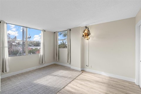 Condominio en venta en Oakland Park, Florida, 2 dormitorios, 90.58 m2 № 2029538 - foto 13