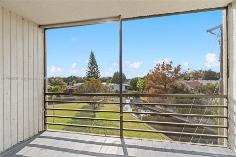 Condominio en venta en Oakland Park, Florida, 2 dormitorios, 90.58 m2 № 2029538 - foto 18