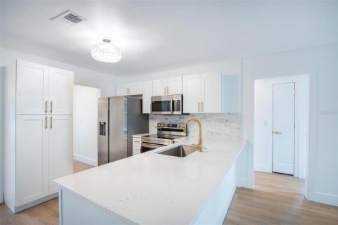 Villa ou maison à vendre à Sarasota, Floride: 4 chambres, 157 m2 № 1898884 - photo 8