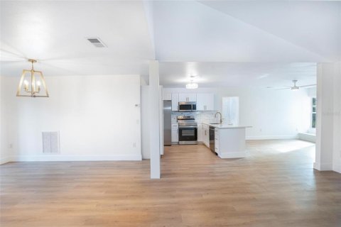 Villa ou maison à vendre à Sarasota, Floride: 4 chambres, 157 m2 № 1898884 - photo 10