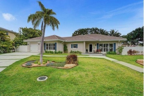 House in Lighthouse Point, Florida 4 bedrooms, 191.38 sq.m. № 2191922 - photo 2