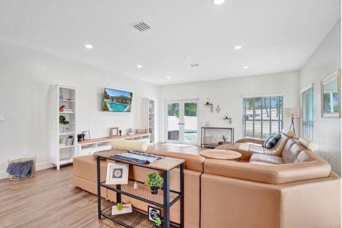 House in Lighthouse Point, Florida 4 bedrooms, 191.38 sq.m. № 2191922 - photo 6