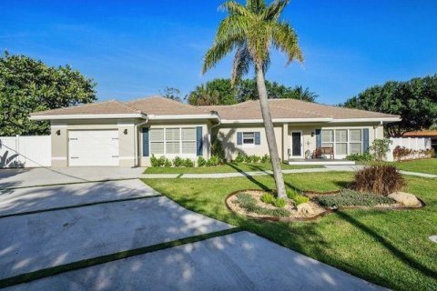 House in Lighthouse Point, Florida 4 bedrooms, 191.38 sq.m. № 2191922