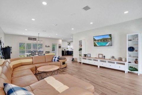 House in Lighthouse Point, Florida 4 bedrooms, 191.38 sq.m. № 2191922 - photo 5