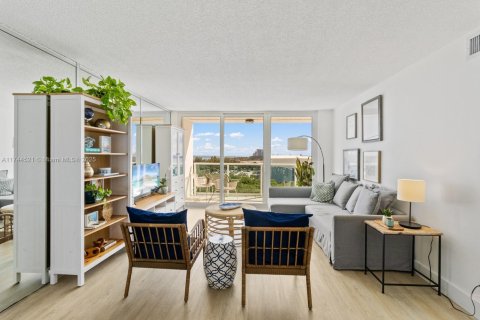 Condo in Sunny Isles Beach, Florida, 2 bedrooms  № 1737846 - photo 8
