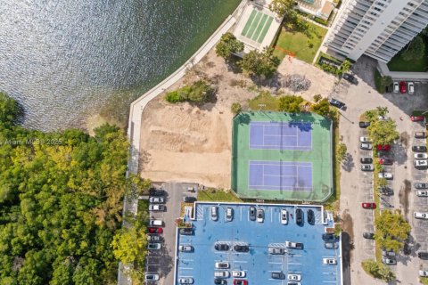 Condo in Sunny Isles Beach, Florida, 2 bedrooms  № 1737846 - photo 22
