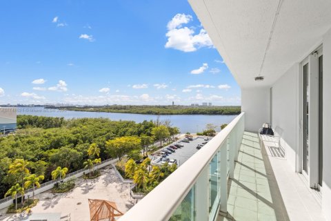 Condo in Sunny Isles Beach, Florida, 2 bedrooms  № 1737846 - photo 1