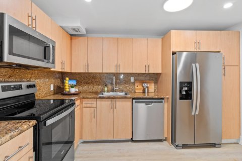 Condo in Sunny Isles Beach, Florida, 2 bedrooms  № 1737846 - photo 4