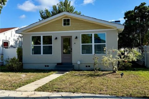 Villa ou maison à Saint Petersburg, Floride 4 chambres, 171.68 m2 № 2149165