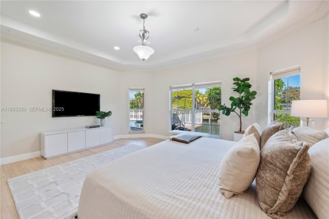 Casa en venta en Coral Gables, Florida, 5 dormitorios, 345.88 m2 № 1991389 - foto 17