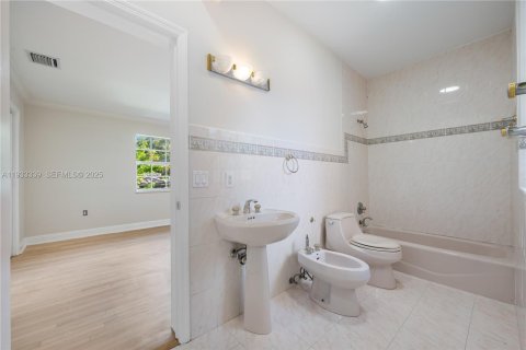 Casa en venta en Coral Gables, Florida, 5 dormitorios, 345.88 m2 № 1991389 - foto 23