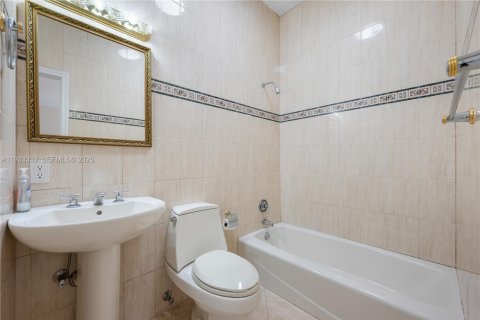 Casa en venta en Coral Gables, Florida, 5 dormitorios, 345.88 m2 № 1991389 - foto 21