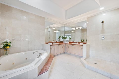 Casa en venta en Coral Gables, Florida, 5 dormitorios, 345.88 m2 № 1991389 - foto 18