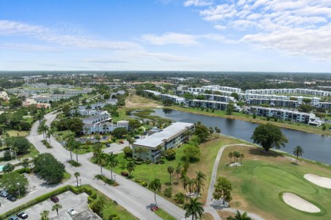 Condo in Lake Worth, Florida, 3 bedrooms  № 1182159 - photo 1