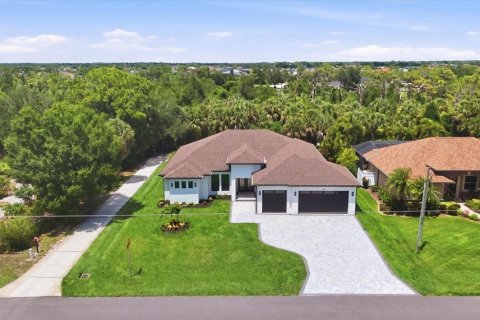 House in Rotonda, Florida 3 bedrooms, 208.1 sq.m. № 2112816 - photo 7