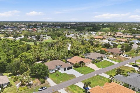 House in Rotonda, Florida 3 bedrooms, 208.1 sq.m. № 2112816 - photo 5