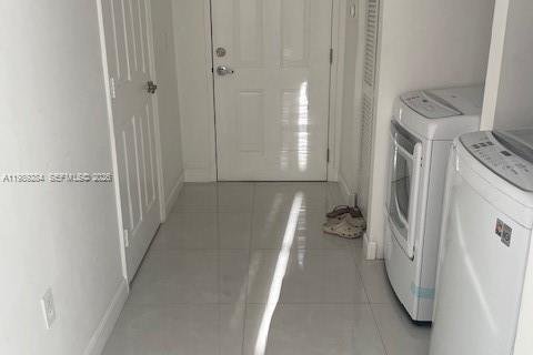 Copropriété à louer à Miami, Floride: 2 chambres, 92.53 m2 № 2051478 - photo 3