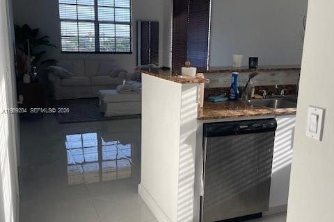 Copropriété à louer à Miami, Floride: 2 chambres, 92.53 m2 № 2051478 - photo 4