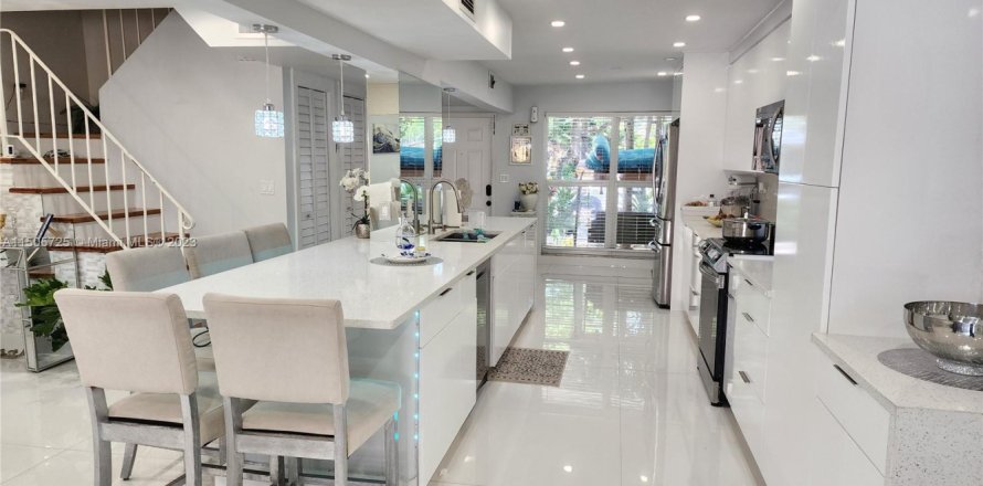 Condo in Hollywood, Florida, 4 bedrooms № 920578