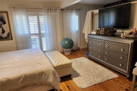 Condo in Hollywood, Florida, 4 bedrooms  № 920578 - photo 16