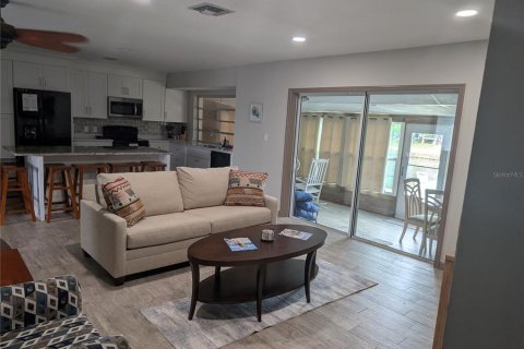 House in Crystal River, Florida 3 bedrooms, 124.86 sq.m. № 2116951 - photo 12