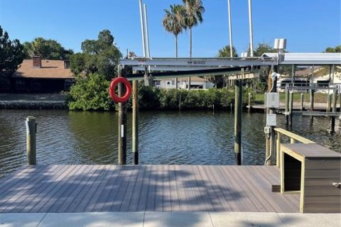 House in Crystal River, Florida 3 bedrooms, 124.86 sq.m. № 2116951 - photo 4