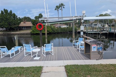 House in Crystal River, Florida 3 bedrooms, 124.86 sq.m. № 2116951 - photo 11