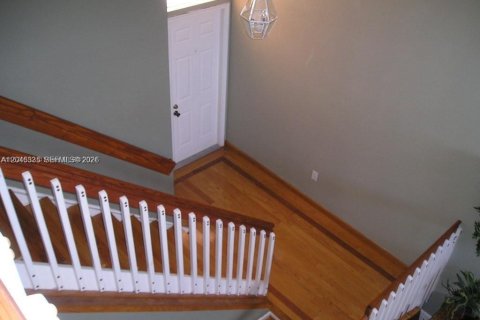 House in Doral, Florida 3 bedrooms, 191.29 sq.m. № 2270674 - photo 6