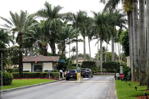 House in Doral, Florida 3 bedrooms, 191.29 sq.m. № 2270674 - photo 14