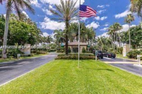 House in Doral, Florida 3 bedrooms, 191.29 sq.m. № 2270674 - photo 11