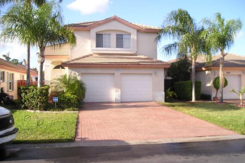 House in Doral, Florida 3 bedrooms, 191.29 sq.m. № 2270674