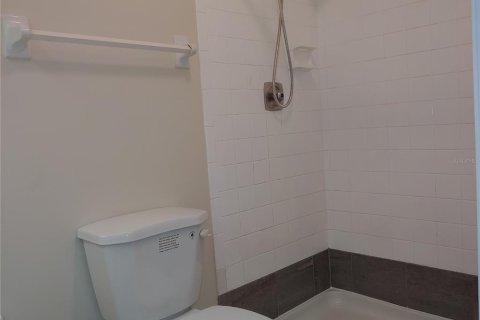 Снять в аренду таунхаус в Палм-Харбор, Флорида 2 спальни, 83.61м2, № 1917842 - фото 21