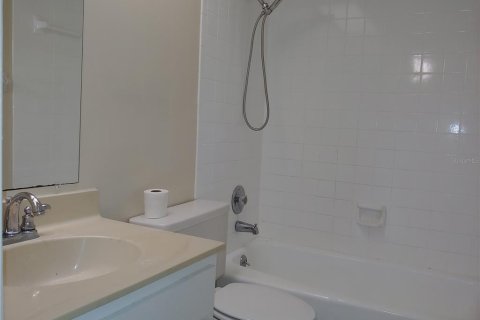 Снять в аренду таунхаус в Палм-Харбор, Флорида 2 спальни, 83.61м2, № 1917842 - фото 22