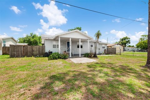 Casa en Zephyrhills, Florida 3 dormitorios, 124.86 m2 № 2096593