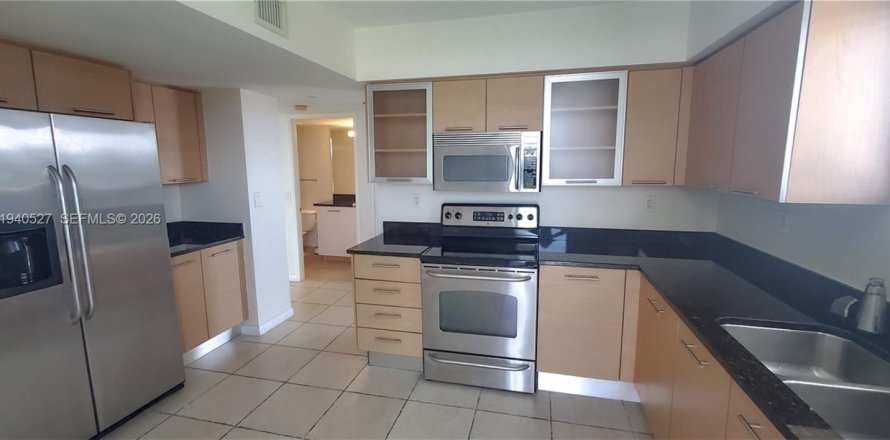 Кондоминиум с 2 спальнями в Авентура, Флорида № 1997710