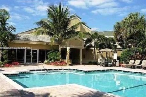 Condo in Tamarac, Florida, 2 bedrooms  № 1874192 - photo 2
