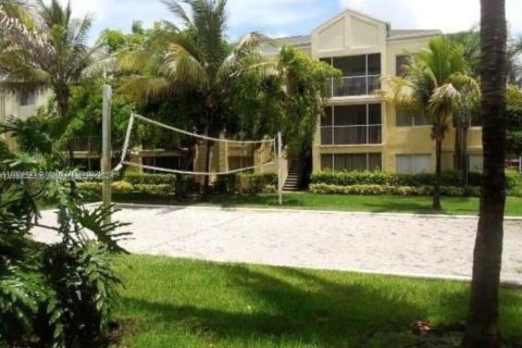Condo in Tamarac, Florida, 2 bedrooms  № 1874192 - photo 8
