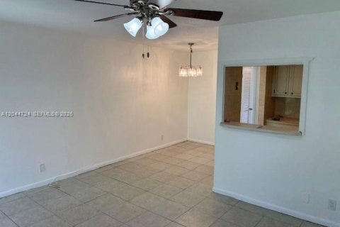 Condo in West Palm Beach, Florida, 1 bedroom  № 2187666 - photo 10