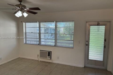 Condo in West Palm Beach, Florida, 1 bedroom  № 2187666 - photo 12