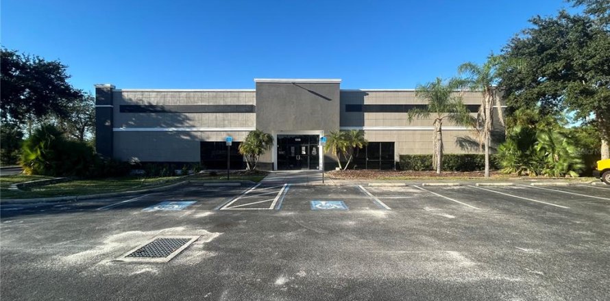 Propiedad comercial en Ruskin, Florida 2043.85 m2 № 2134857