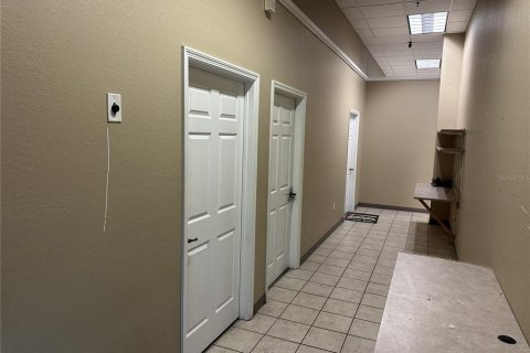 Propiedad comercial en alquiler en Ruskin, Florida, 2043.85 m2 № 2134857 - foto 9