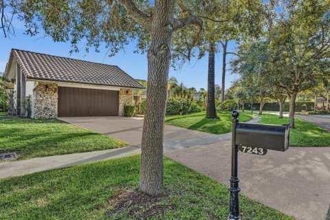 Villa ou maison à vendre à Boca Raton, Floride: 3 chambres, 235.23 m2 № 2390195 - photo 2