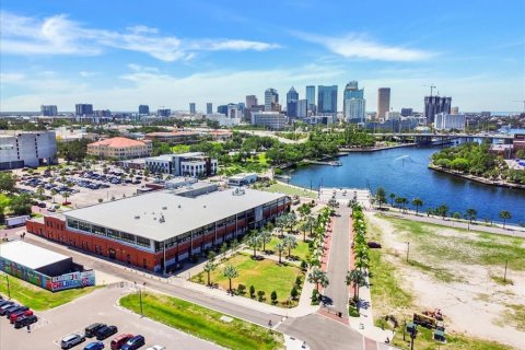 Casa en venta en Tampa, Florida, 3 dormitorios, 319.12 m2 № 2377888 - foto 29