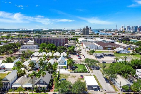 Casa en venta en Tampa, Florida, 3 dormitorios, 319.12 m2 № 2377888 - foto 23